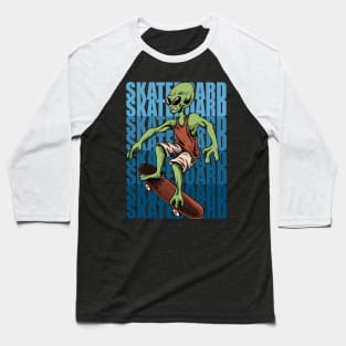 Alien skatebording Baseball T-Shirt